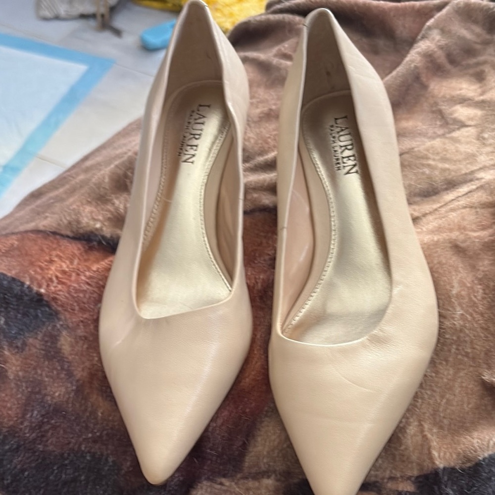 Ralph Lauren Cream Pointed-Toe Heels Sleek Design